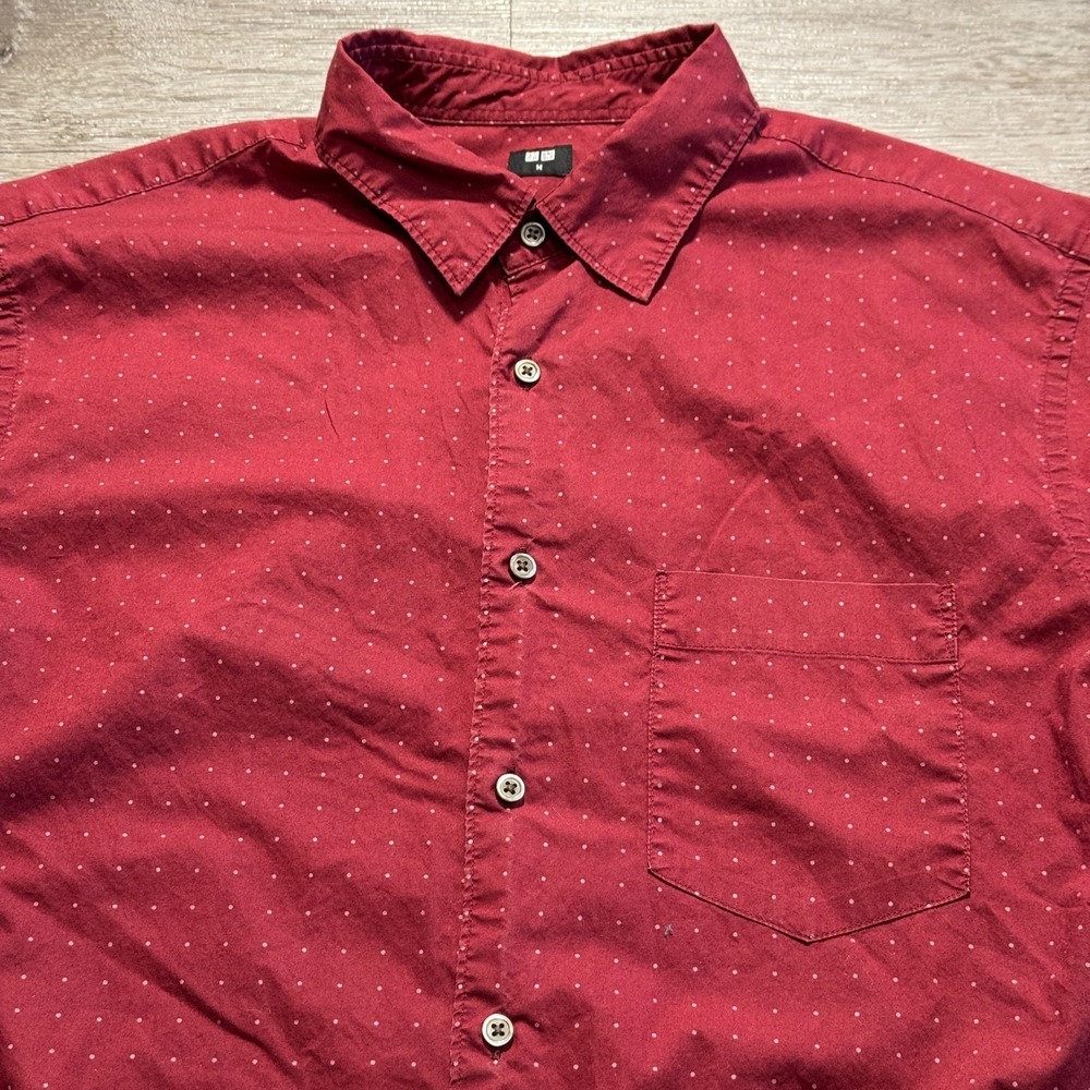 Uniqlo Shirt Mens M Red Cotton Polka Dot Short Sleeve Button Up Casual Preppy